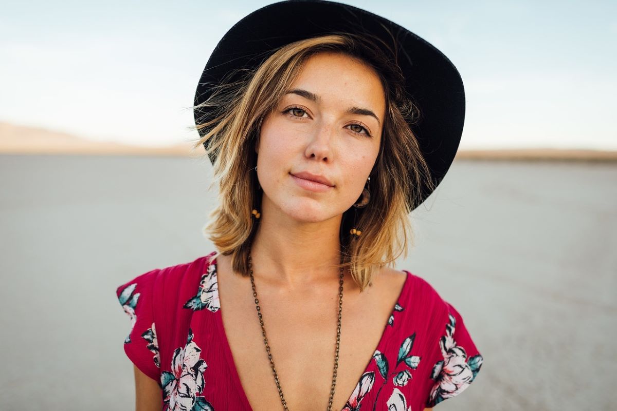 lady in summer fashion